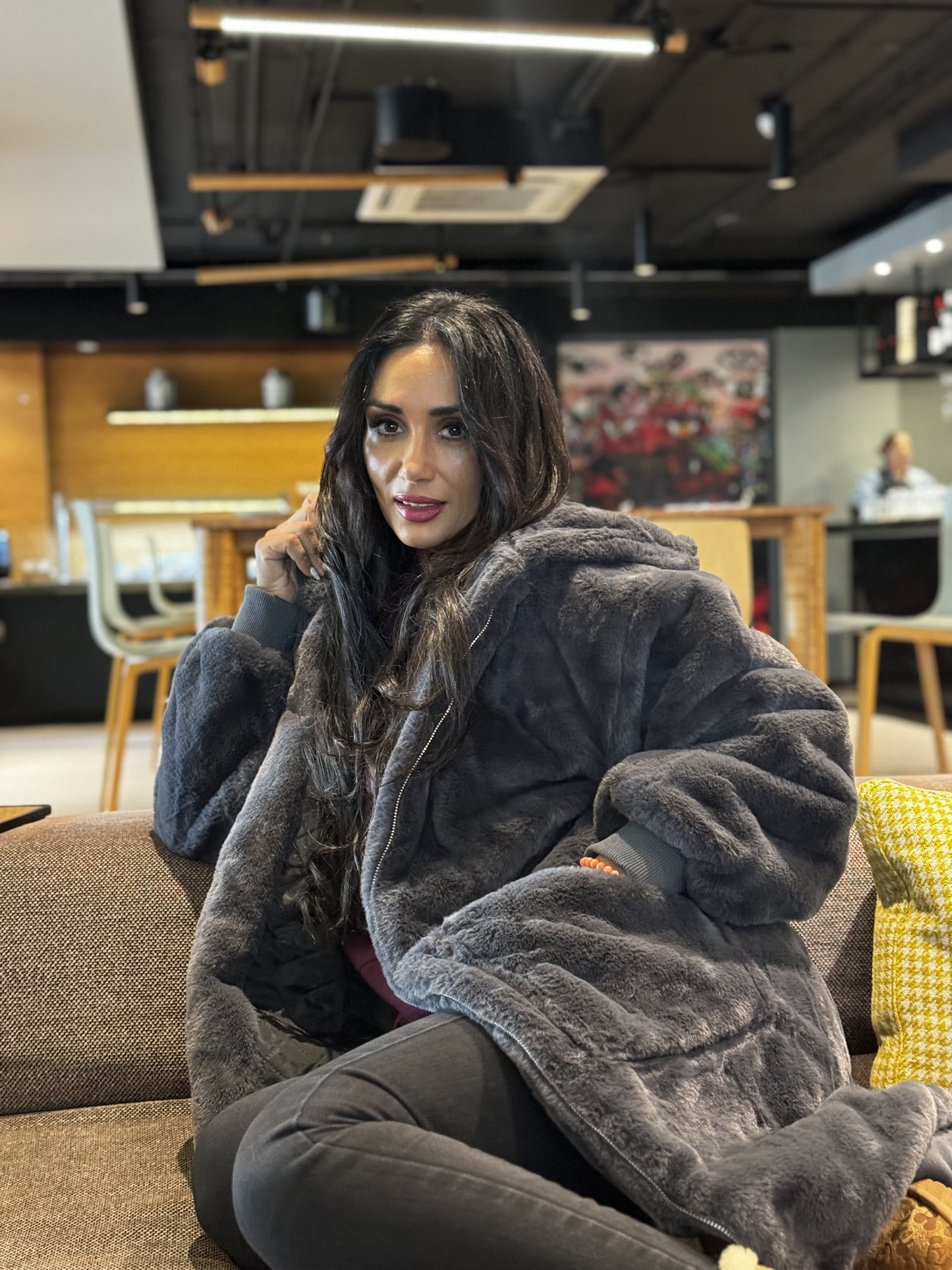 Abrigo Peludito de Invierno de Pamela Díaz