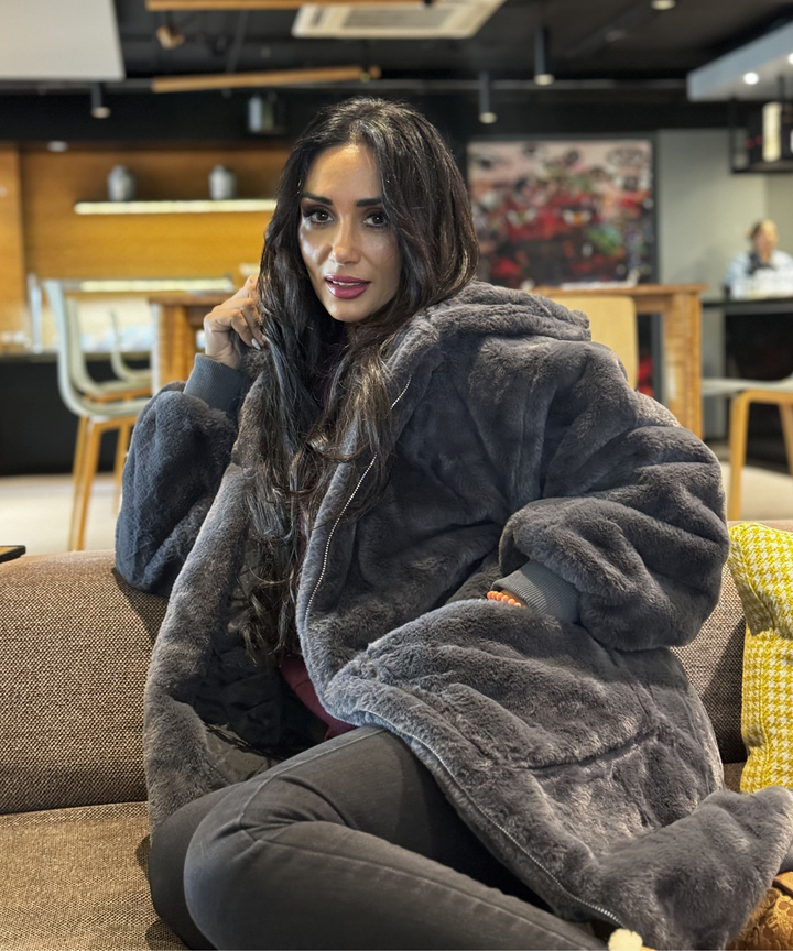 Abrigo Peludito de Pamela Díaz